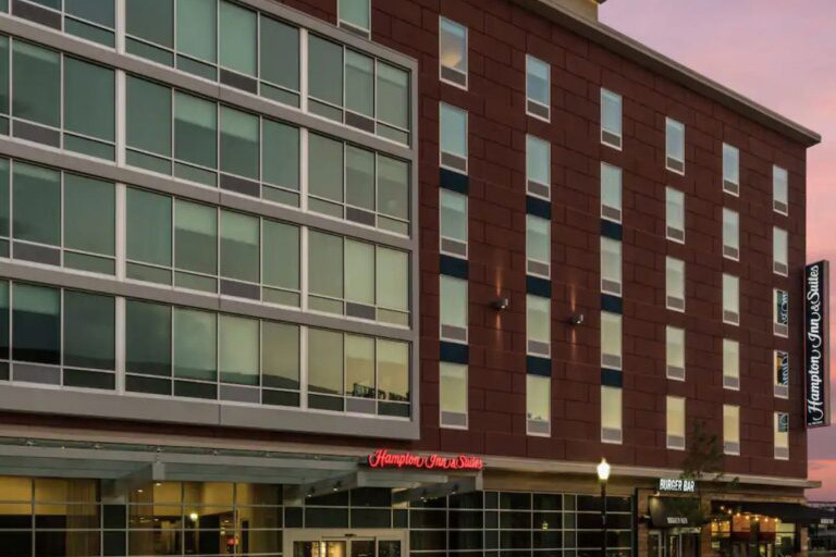 Hampton Inn & Suites Fort Wayne Downtown