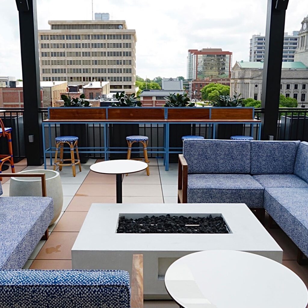 downtown-fort-wayne-dining-birdies-rooftop